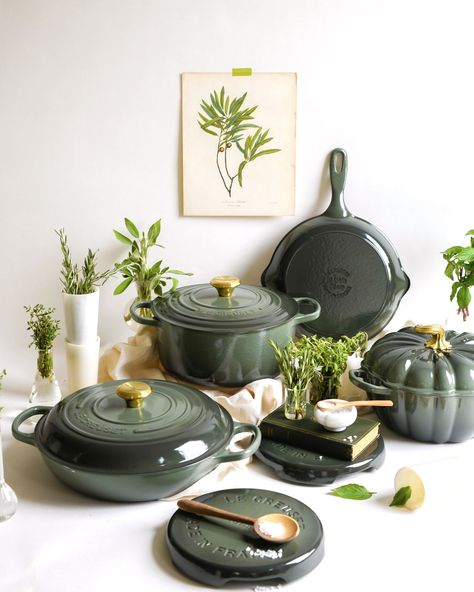 Green Cookware, Beautiful Kitchenware, Le Creuset Colors, Crockery Design, Neutral Green, Beautiful Home Gardens, Le Creuset Cookware, Future Kitchen, Garden Steps