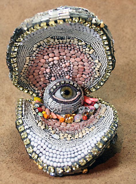 Betsy Youngquist Beaded Sculpture Art, Seed Bead Sculpture, Sculpture With Found Objects, Found Object Jewelry Sculptures & Statues, Betsy Youngquist, Weird Sculptures Strange Art, Bead Sculpture, Bead Creations, Creation Art