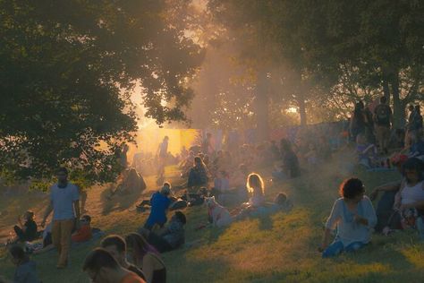 A Sunday In The Commons Of Boston (Photo By Me) Cinema Art, Georges Seurat, Summer Dream, Tarzan, Pics Art, Photo Effects, Human Experience, Photography Inspo, Pretty Pictures