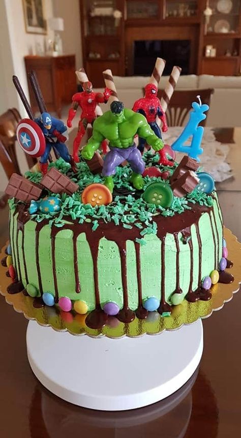 Homemade Hulk Cake, Easy Avengers Cake, Birthday Cake For 5 Year Boy, Super Hero Cakes For Boys, Marvel Cakes For Boys, Superhero Cake For Boys, Hulk Pasta, Hulk Birthday Cake, Marvel Cakes