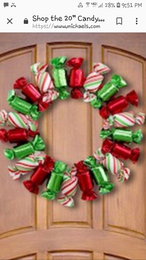 Make out of toilet paper tubes and wrapping paper! Toilet Paper Tubes, Christmas Toilet Paper, Christmas Home Decor Ideas, Christmas Homemade, Toilet Paper Crafts, Paper Christmas Decorations, Christmas Homescreen, Easy Christmas Decorations, Aesthetic Christmas