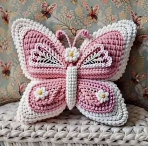 Crochet Butterfly Pillow, Cushion Covers Ideas, Crochet Cushion Covers, Sewing Soft Toys, Crochet Blouse Pattern, Disney Crochet Patterns, Cushion Cover Pattern, Crochet Butterfly Pattern, Butterfly Pillow