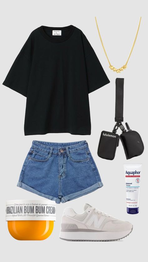 everyday outfit, black t shirt outfit, mom shorts, baggy jean shorts, gold jewelry, ootd, outfit ideas, basic outfit ideas, basic outfit, t shirt and shorts, everyday outfit ideas, comfy outfit ideas Baggy Shirt And Shorts, Black T Shirt Outfit, Outfit Ideas Basic, Basic Outfit Ideas, Outfit Ideas Comfy, Comfy Outfit Ideas, Ootd Outfit Ideas, Baggy Jean Shorts, Oversize Tshirt Outfits