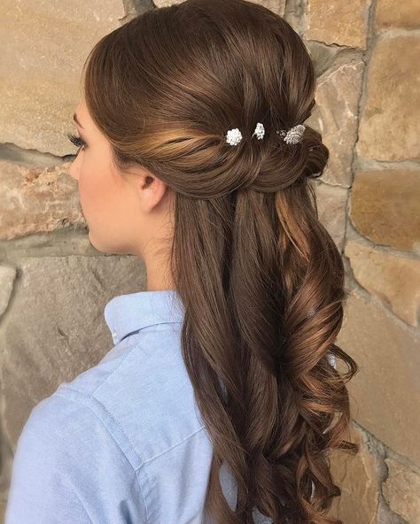 Pretty Half up half down curl hairstyles - partial updo wedding hairstyle #weddinghair #hairstyles #bridalhair #weddinghairstyle #halfuphalfdown #hairstyleideas #partialupdo #promhair #promhairstyleideas #hairstyleinspiraiton #halfup Half Up Front View, Hairstyle Casual, Bridesmaid Hair Tutorial, Partial Updo, Casual Wedding Hair, Cute Wedding Hairstyles, Updo Bridal, Wedding Hairstyle Ideas, Wedding Hairstyles For Medium Hair