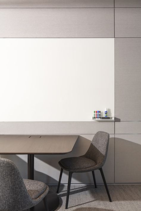 White Board Design, Office White Board, Meeting Room Interior, Small Meeting Room, Meeting Room Design, Whiteboard Wall, Comfortable Workspace, Office Meeting Room, Wall Planks