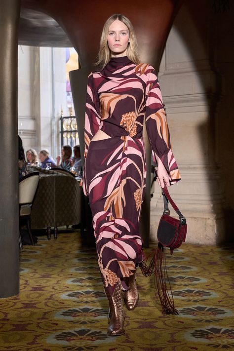 Purple Fashion Outfit, Fall 2023 Ready To Wear, 2023 Ready To Wear, Johanna Ortiz, Winter 23, Print Trends, Trend Forecasting, Looks Chic, Vogue Fashion