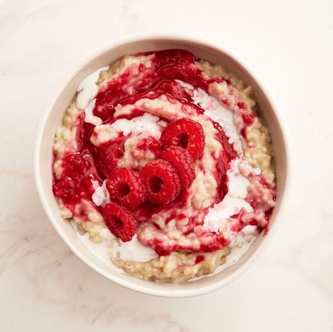 Your breakfast bowl will never be boring again. Find out how to upgrade your breakfast oatmeal ten different ways at Chatelaine.com Frozen Fruit Recipes, Make Oatmeal, Protein Rich Breakfast, Cooking Oatmeal, Meals Of The Day, Breakfast Oatmeal, Parfait Breakfast, Parfait Recipes, Easy Grilling