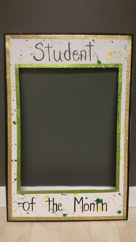 Student of the month picture frame for taking pictures and celebrating those awesome students Star Of The Month Board Ideas, Student Of The Month Bulletin Board, Employee Appreciation Board, School Marketing, Student Of The Month, Teacher Bulletin Boards, Student Picture, Star Of The Week, Shri Radha