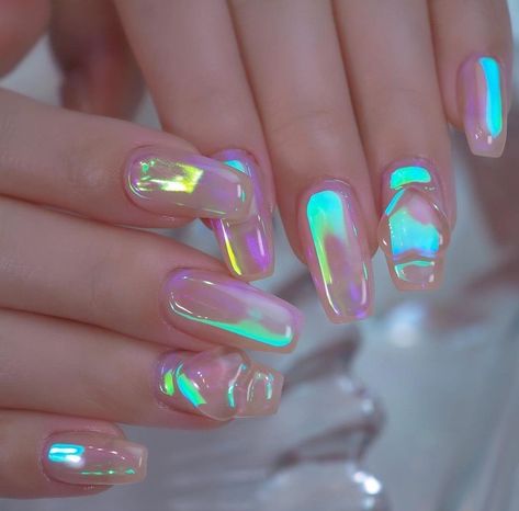 Holographic Winter Nails, Tomorrowland Nails Ideas, Edc Nails Designs, Random Nails, Holographic Nail Designs, Halloween Nail Ideas, Creative Nail Art, White Holographic, Opal Nails