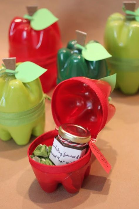 Cool DIY Projects Made With Plastic Bottles - Plastic Bottle Apple Containers - Best Easy Crafts and DIY Ideas Made With A Recycled Plastic Bottle - Jewlery, Home Decor, Planters, Craft Project Tutorials - Cheap Ways to Decorate and Creative DIY Gifts for Christmas Holidays - Fun Projects for Adults, Teens and Kids http://diyjoy.com/diy-projects-plastic-bottles Apple Container, Creative Teachers Gifts, Diy Recycled Projects, Inexpensive Crafts, Creative Diy Gifts, Plastic Bottle Crafts, Recycled Projects, Crafts Projects, Recycled Crafts