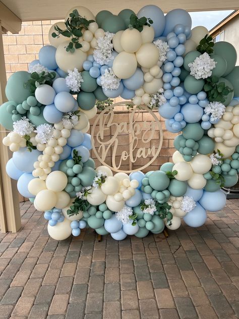 Balloon Circles, Ballon Arrangements, Floral Balloon Garland, Monster Baby Showers, Baby Shower Balloon Arch, Party Balloons Diy, Balloons Galore, Arch Ideas, Baby Shower Deco