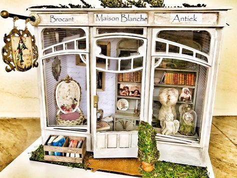 Miniature antique shop Antique Shop, Shop Ideas, Antique Shops, Art Nouveau, Miniatures, Art