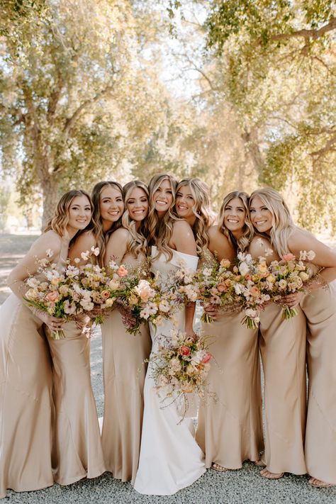 Fall Wedding Ideas October Bridesmaid Dresses, Wedding Color Schemes With Navy Suits, Dreamy Spring Wedding, Dune Bridesmaid Dresses, Light Pink Wedding Colors, Spring Wedding Vibes, Bridal Party Color Schemes Fall, Pastel Bridesmaid Dresses Mismatched, Champagne Summer Wedding