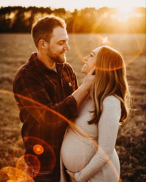 Maternity Photography September, Late Fall Maternity Pictures, Wheat Field Maternity Pictures, Candid Maternity Shoot, Boho Maternity Photoshoot, Beautiful Maternity Photos, Winter Pregnancy Photoshoot, Golden Hour Maternity Shoot, Maternity Photography Golden Hour