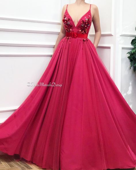 #teutamatoshiduriqi Burgundy Evening Dress, Evening Dresses Uk, Blush Gown, Green Tulle, Spaghetti Strap Prom Dress, Affordable Prom Dresses, Tulle Flowers, Burgundy Prom Dress, Unique Prom Dresses