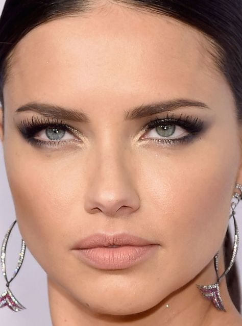 Close-up of Adriana Lima at the 2016 amfAR New York Gala. http://beautyeditor.ca/2016/02/23/amfar-new-york-gala-2016 Adriana Lima Hair, Makeup Hooded Eyes, Maybelline Cosmetics, Adriana Lima Style, 20 Makeup, Behind Blue Eyes, Hooded Eye Makeup, Hooded Eyes, Celebrity Beauty