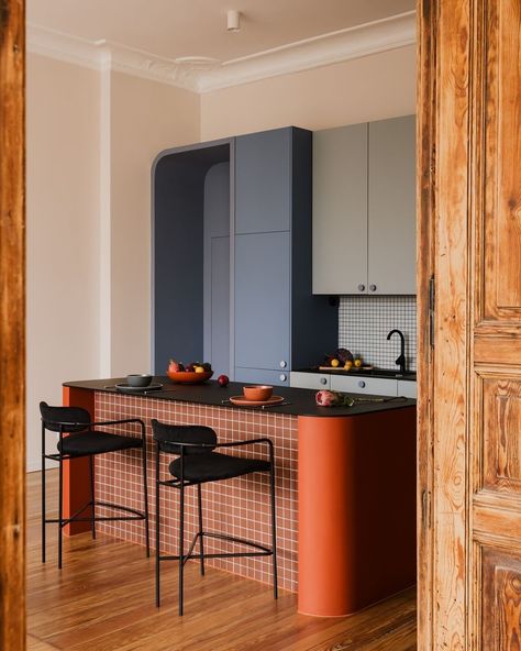 Home • Instagram Bauhaus Kitchen, Terracotta And Blue, Mid Modern House, Decor Salon, Kitchen Design Inspiration, Elle Decoration, Interior Photography, Küchen Design, Interior Inspo