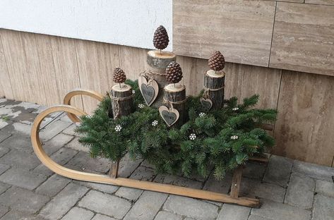 Jul Diy, Christmas Coffee Table Decor, Cozy Christmas Decor, Country Christmas Decorations, Xmas Deco, Easy Christmas Decorations, Christmas Porch, Christmas Decorations Rustic, Magical Christmas