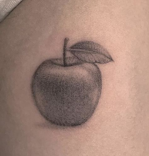 Realistic Apple Tattoo, Apple Of My Eye Tattoo, Red Apple Tattoo, Apple Tattoo, New York Tattoo, Food Tattoos, 3d Tattoos, Tattoo Style Drawings, 3d Tattoo