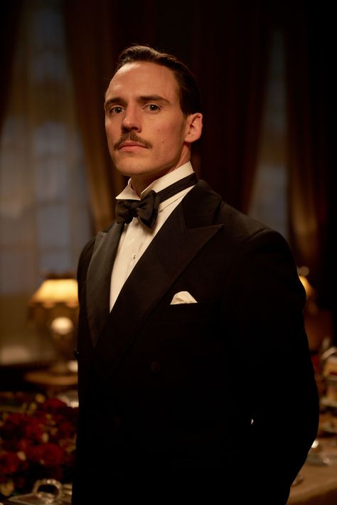 Oswald Mosley, Mens Evening Wear, Peaky Blinders Theme, Josh Bowman, Peaky Blinders Season, Peaky Blinders Series, Peaky Blinders Characters, Gentleman Lifestyle, Black And White Tuxedo