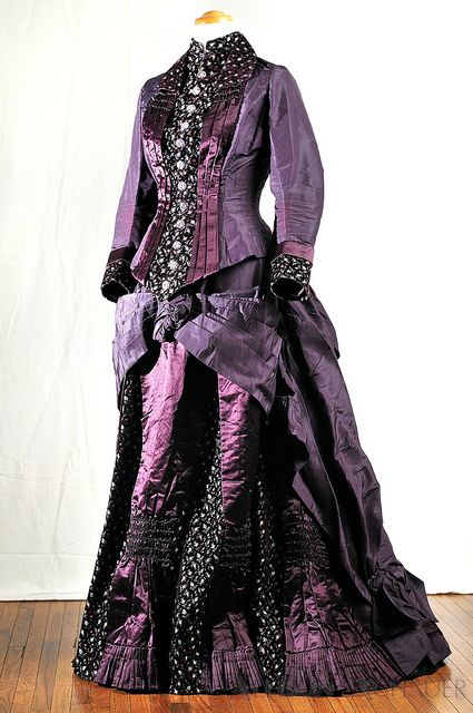 1875 dress found on Allison Achauer's Flickr 1875 Dress, 1880s Dress, Victorian Fancy Dress, 1870 Fashion, Historical Gowns, 1870s Fashion, Victorian Era Fashion, 1800s Fashion, Bustle Dress