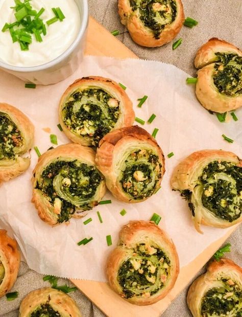 Spanakopita Pinwheels, Easy Spanakopita, Feta Appetizer, Spinach Puff Pastry, Top 10 Healthy Foods, Hamburger And Potatoes, Greek Spinach, Pinwheels Recipe, Greek Spinach Pie