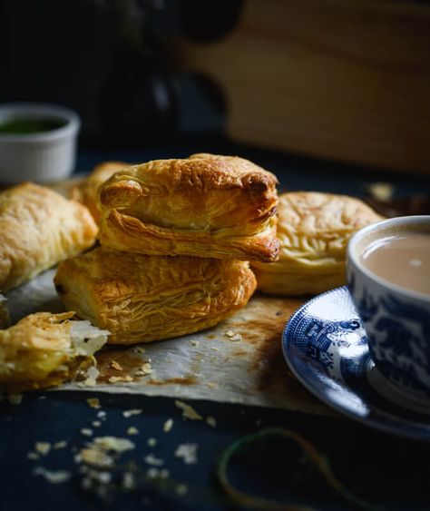 Aloo Puff Patties Aloo Puff Pastry, Aloo Patties, Puff Patties, Veg Puff, Masala Aloo, Potatoes And Peas, Tamarind Chutney, Freeze Greens, Patties Recipe