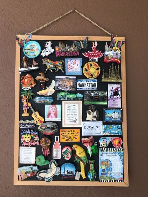 Travel Magnet Display Ideas, Stickers Collection Display, Travel Room Decor, Diy Magnet Board, Travel Magnets, Souvenir Display, Patches Display, Travel Room, Diy Magnets