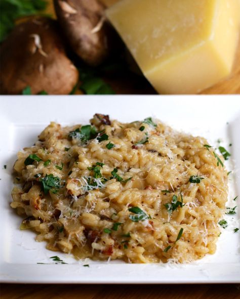 One-Pot Bacon Mushroom Risotto Bacon And Mushroom Risotto, Filet Mignon Chorizo, Bacon Mushroom, Mushroom Risotto Recipes, Wine Snob, Bacon Stuffed Mushrooms, Mushroom Risotto, Risotto Recipes, Easy Weeknight