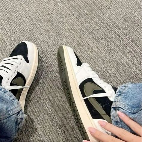 Travis Scott Olive, Travis Scot, Travis Scott Low, Nike Travis Scott, Travis Scott Jordan 1, Nike Jordan 1 Low, Basket Nike, Winter Fashion Outfits Casual, Retro 1