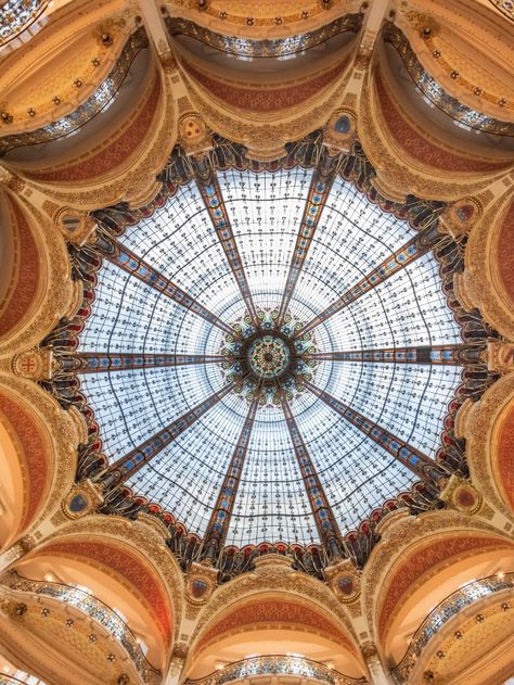 Haussmann Architecture, Paris Metro Stations, Galerie Lafayette Paris, Galeries Lafayette Paris, Lafayette Paris, Architecture Unique, Nouveau Architecture, Paris Itinerary, Dome Home