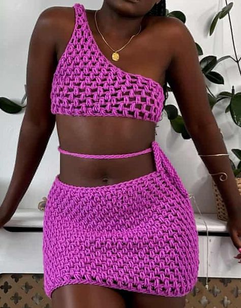 Hooked: How crochet became fashion’s hottest trend | Fashion Instagram Baddies, Crochet Two Piece, Crop Top Pattern, Crochet Crop Top Pattern, Mode Crochet, Fast Fashion Brands, Crochet Clothing And Accessories, Crochet Fashion Patterns, Crochet Set