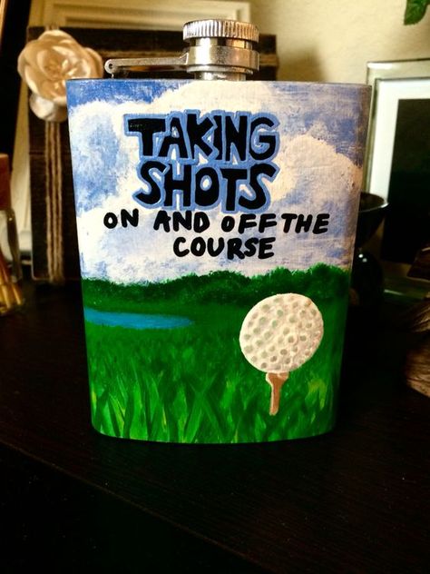 Taking shots on and off the course, golf painting flask by Allison Williams. More diy golf crafts at #lorisgolfshoppe Painted Flask, Diy Golf, Formal Cooler Ideas, Golf Crafts, Golf Painting, Golf Birthday Gifts, Golf Ball Crafts, Golf Diy, Frat Coolers