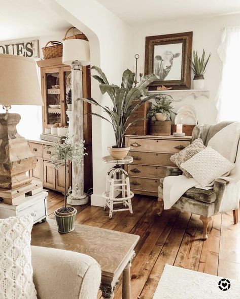 Cool distressed neutral decor. Villa Furniture, Smart Tiles, Country Cottage Decor, Country Living Room, Country Style Homes, Country Farmhouse Decor, Country House Decor, Country Home Decor, Way To Go