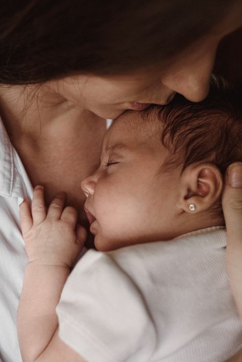 Ensaio de acompanhamento de bebe de um mês na casa da familia em Blumenau, Santa Catarina New Borned Baby, Newborn Family Pictures, Foto Newborn, Foto Baby, Newborn Baby Photography, Baby Born, Baby Photoshoot, Pregnancy Shoot, Future Kids