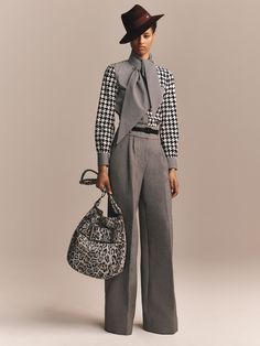 Image Vs 2000s, Trans Fashion, Stylish Work Attire, Woman Suit Fashion, Moda Vintage, Women's Handbags, Suit Fashion, Work Attire, Tulum