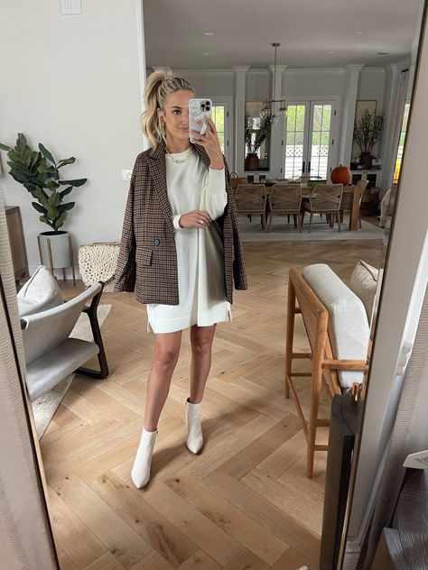 Winter Booties Outfit, White Booties Outfit Winter, Cream Ankle Boots Outfit, Cream Booties Outfit, Booties Outfit Winter, White Booties Outfit, White Boots Outfit, Boots Outfit Ankle, Booties Outfit