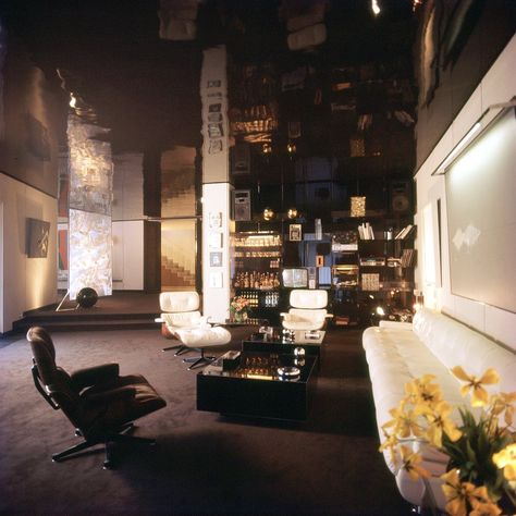 Hedonistic Disco Interior Design, Hedonistic Disco, 90s Interior Design, 1980s Interior, 90s Interior, Dark Deco, 80s Interior Design, Vintage Interior Decor, 80s House