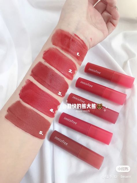 Innisfree Airy Matte Tint, Innisfree Lip Tint, Innisfree Lipstick, Tinted Lip Balm Swatches, Innisfree Makeup, Korean Lip Tint, Female Clothes Outfits, Korean Lips, Chinese Makeup