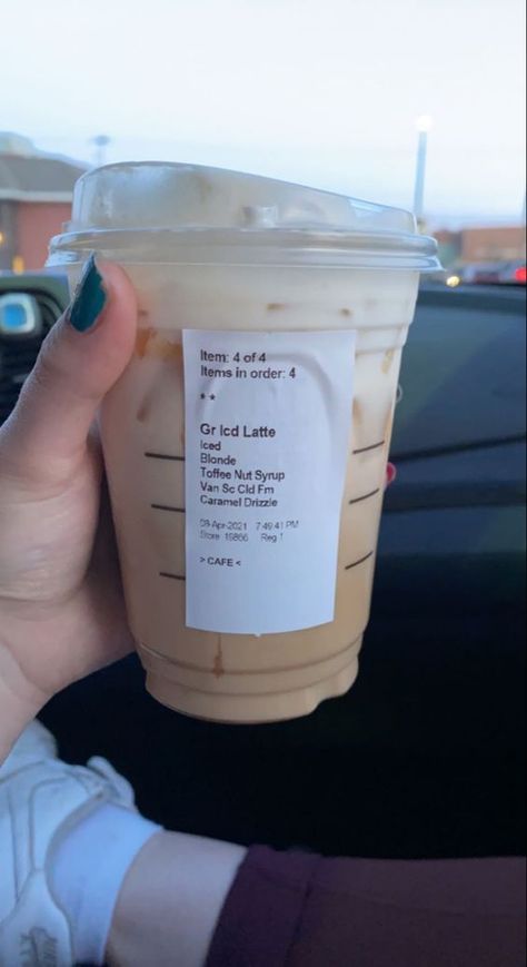 Starbucks Coffee Orders, Aesthetic Starbucks Coffee, Dunkin Drinks, Starbies Drinks, Starbucks Ideas, Coffee Orders, Aesthetic Starbucks, Starbucks Hacks, Cold Starbucks Drinks