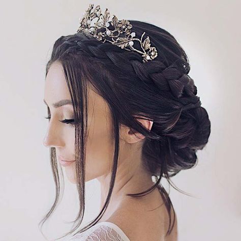 Sweet 16 Hairstyles, Bride Updo, Elegant Ponytail, Wedding Updos, Quinceanera Hairstyles, Tiara Wedding, Quince Hairstyles, Tiara Hairstyles, Pretty Braided Hairstyles