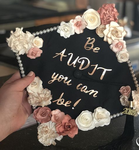 Accountant Graduation Cap, Finance Graduation Cap Ideas, Hospitality Graduation Cap Ideas, Accounting Cap Decoration, Accounting Graduation Pictures, Finance Graduation Cap, Graduation Cap Accounting, Accounting Graduation Cap, College Graduation Cap Ideas Accounting