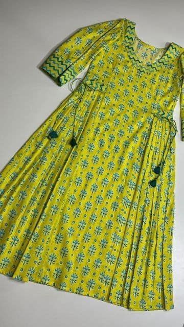 Beautiful Kurtis Design, Cotton Frock Designs For Women, Tere Vaaste, Pleated Kurti, Frock Designs For Women, Frock Ideas, Kurti Fashion, Simple Dress Casual, Simple Frock Design