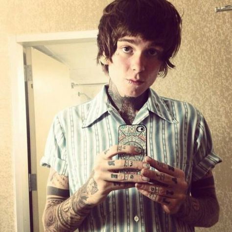 Christopher Drew :) ~Never Shout Never Cristofer Drew, Never Shout Never, Christopher Drew, Cute Emo Boy, Scene Culture, Chris Drew, Emo Band, Guys Fashion, Haircut Inspo