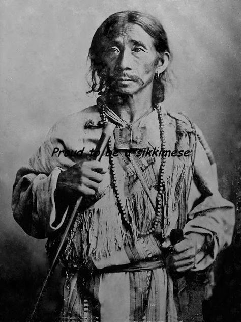 Rare photographs of people of Old Sikkim Powwow Dancers, Native Wisdom, Native American Legends, Lakota Sioux, Sitting Bull, Native American Warrior, Native American Images, Native American Men, Native American Pictures