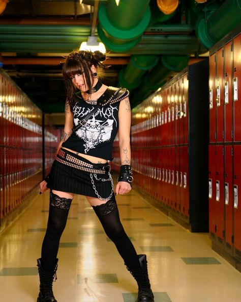 School Locker Room, The Black Queen, Metal Outfit, Metalhead Girl, Ladies Of Metal, School Locker, Gothic Models, Alt Style, Punk Rocker