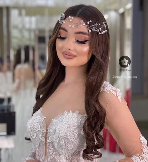 Classic Cat Eye, Good Foundation, Neutral Eyes, Bridal Hair Inspiration, Natural Blush, Long Hair Wedding Styles, Wedding Makeup Looks, Cut Her Hair, Brow Pencil