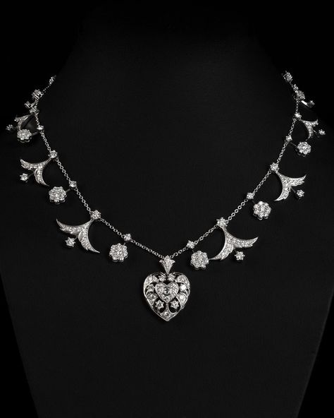 The Erickson Beamon necklace that Chuck gave Blair in Gossip Girl - on sale at RueLaLa.com. Gossip Girl Jewelry, Harry Winston Necklace, Estilo Blair Waldorf, Stile Blair Waldorf, Gossip Girl Blair, Gossip Girl Outfits, Diamond Circle Pendant, Erickson Beamon, Gossip Girl Fashion