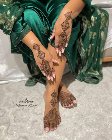 Henna Model, Henna Feet Designs, Wedding Henna Designs, Moroccan Henna, Cute Henna Designs, Henna Style Tattoos, Henna Inspired Tattoos, Henna Nails, Floral Henna Designs