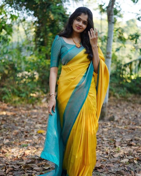 Yellow Color Saree, Wedding Bollywood, Kerala Saree Blouse Designs, Banarasi Sari, Blue Blouse Designs, Simple Frock Design, Saree Wearing Styles, Simple Saree Designs, Traditional Blouse Designs